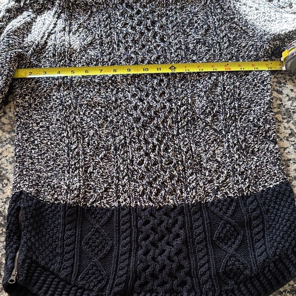LL Bean Fisherman Knit Sweater Marled Black White SzM - Picture 11 of 14